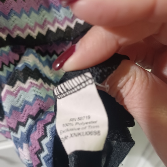 Multicolor Chevron Women's Top - Picture 9 of 10